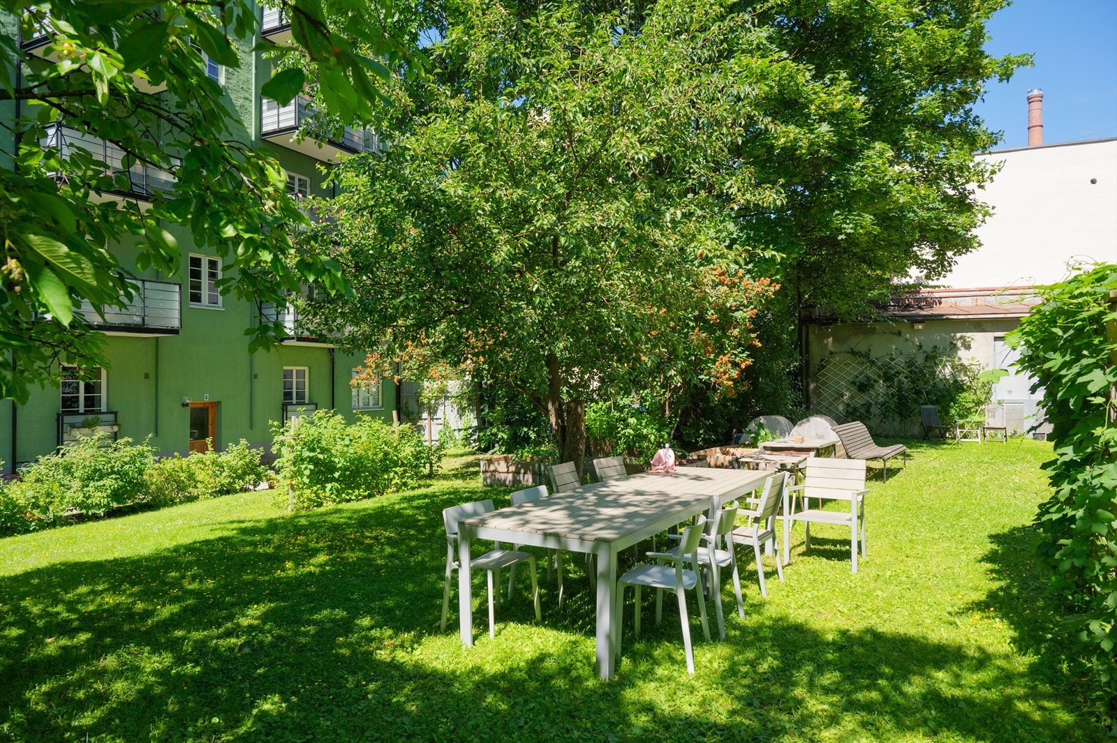 Her bor du rolig og tilbaketrukket med en nydelig felles bakgård. Galleribilde