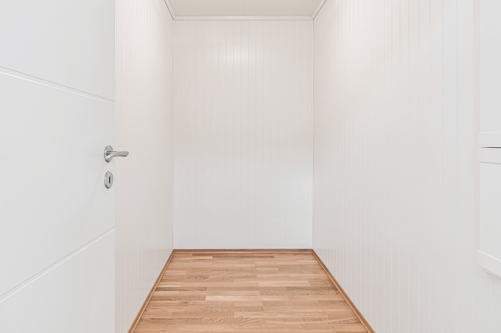 Det er godt med lagringsplass i boligens innvendige bod. Galleribilde