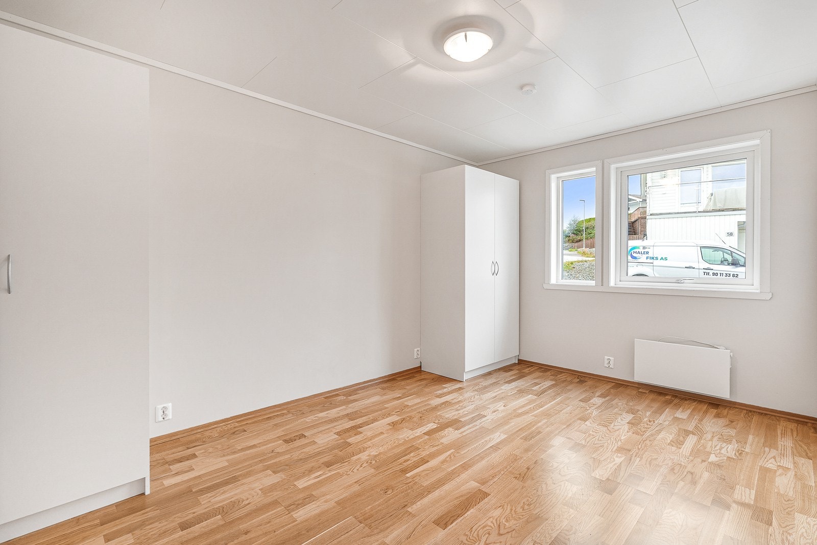 Boligen har to gode soverom med plass til seng, nattbord og kommode/garderobe. Galleribilde