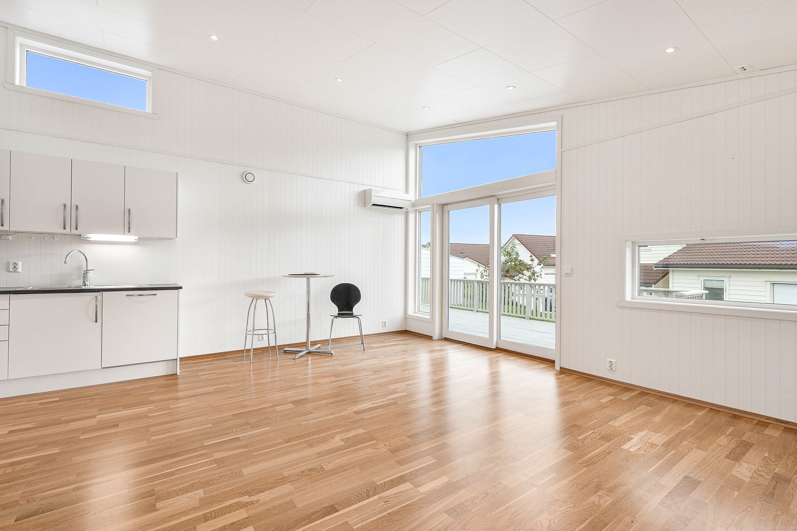 Boligen har en funksjonell planløsning med alt på ett plan og enkel trappefri adkomst Galleribilde