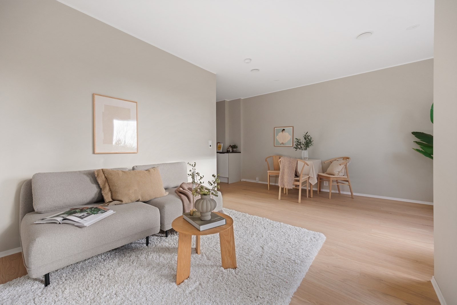 Underetasjen følger samme kvaliteter som ellers i boligen og fremstår moderne. Her har man mulighet til og innrede etter eget ønske. Galleribilde