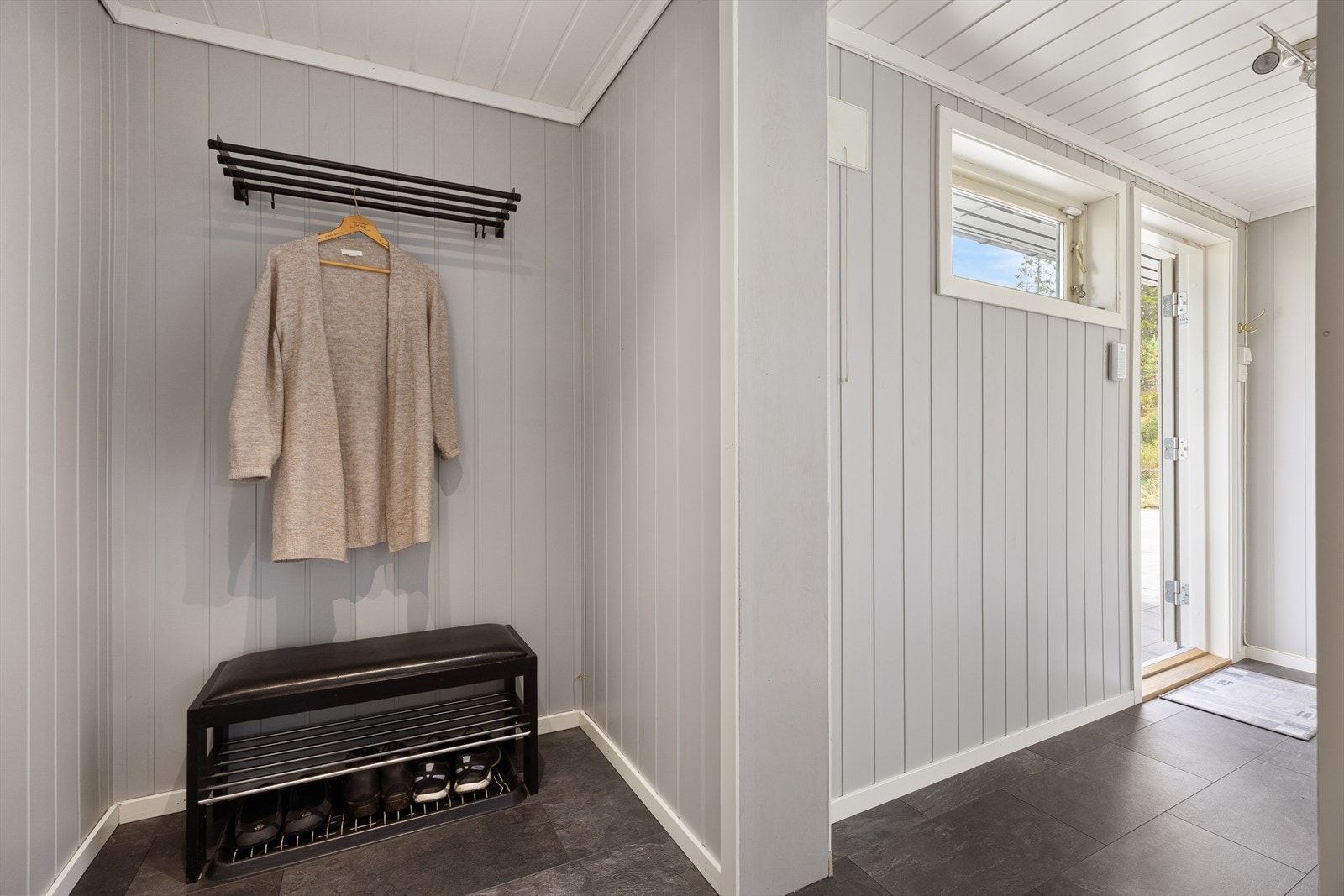 Gang med plass for oppbevaring Galleribilde