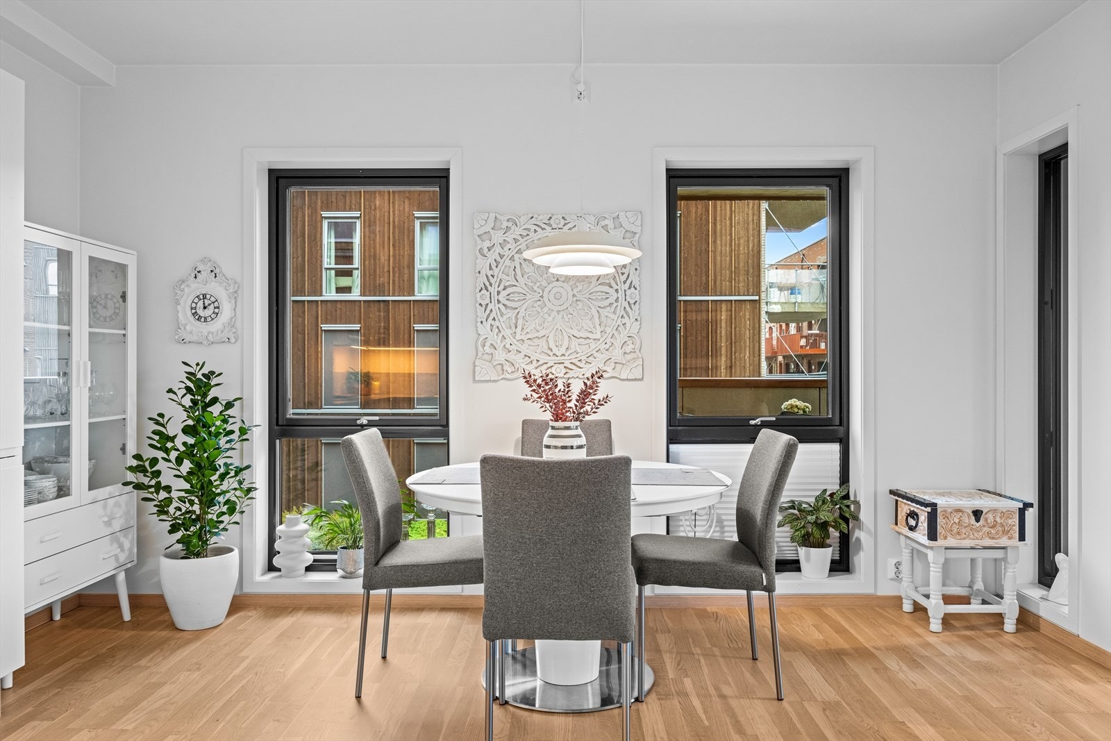 Spisestuesonen gir god plass for hyggelige middager hvor familie og venner kan samles. Galleribilde