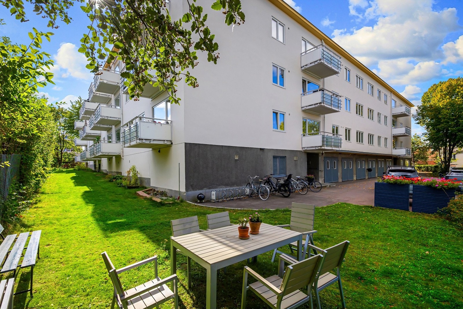 Her bor du med kort vei til buss, trikk, T-bane, shopping, skoler og utdanning, kulturtilbud og "alt" du trenger i den travle hverdagen. Foto: Zovenfra Galleribilde