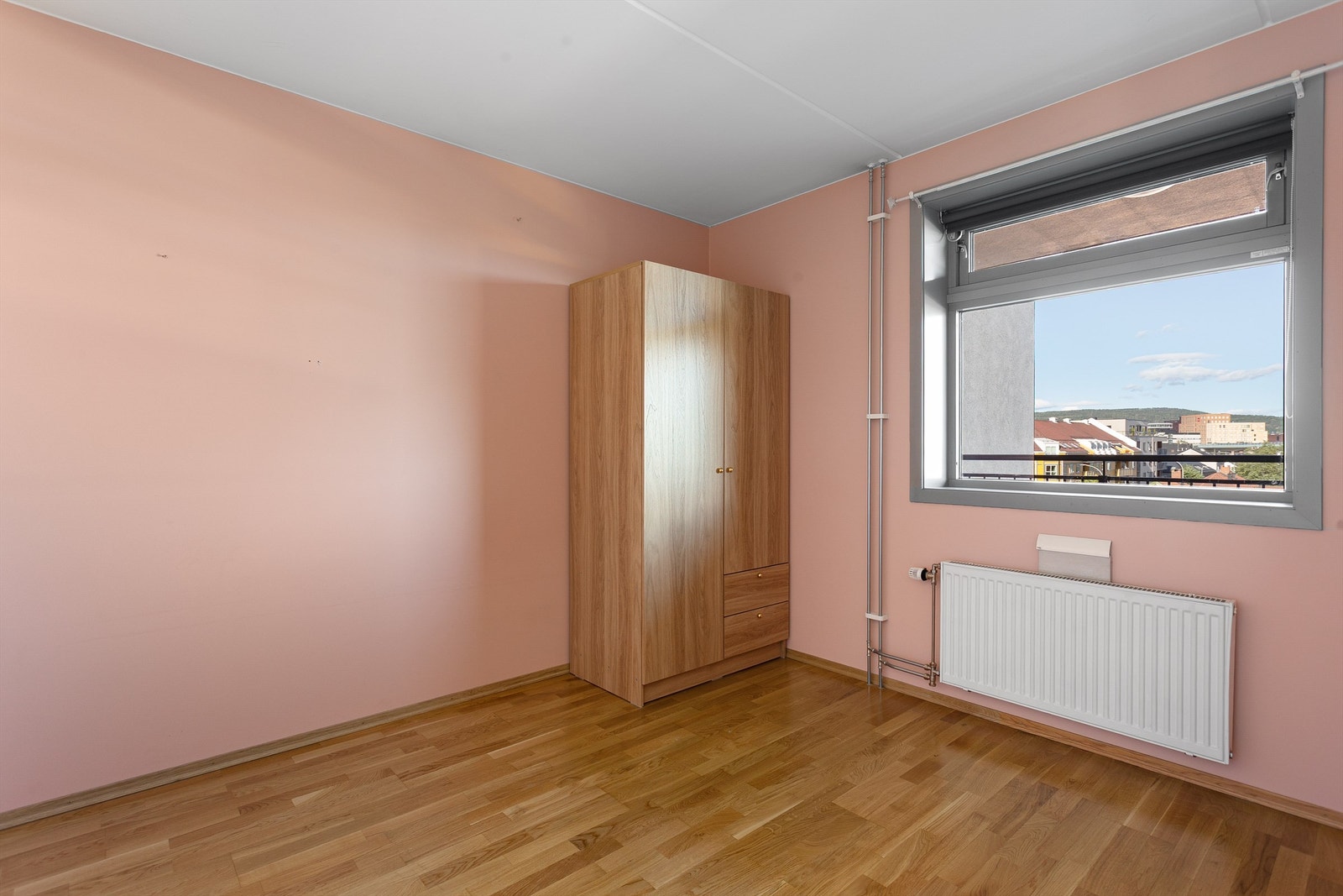 Leiligheten har to soverom, plassert på hver sin side av entréen. Galleribilde