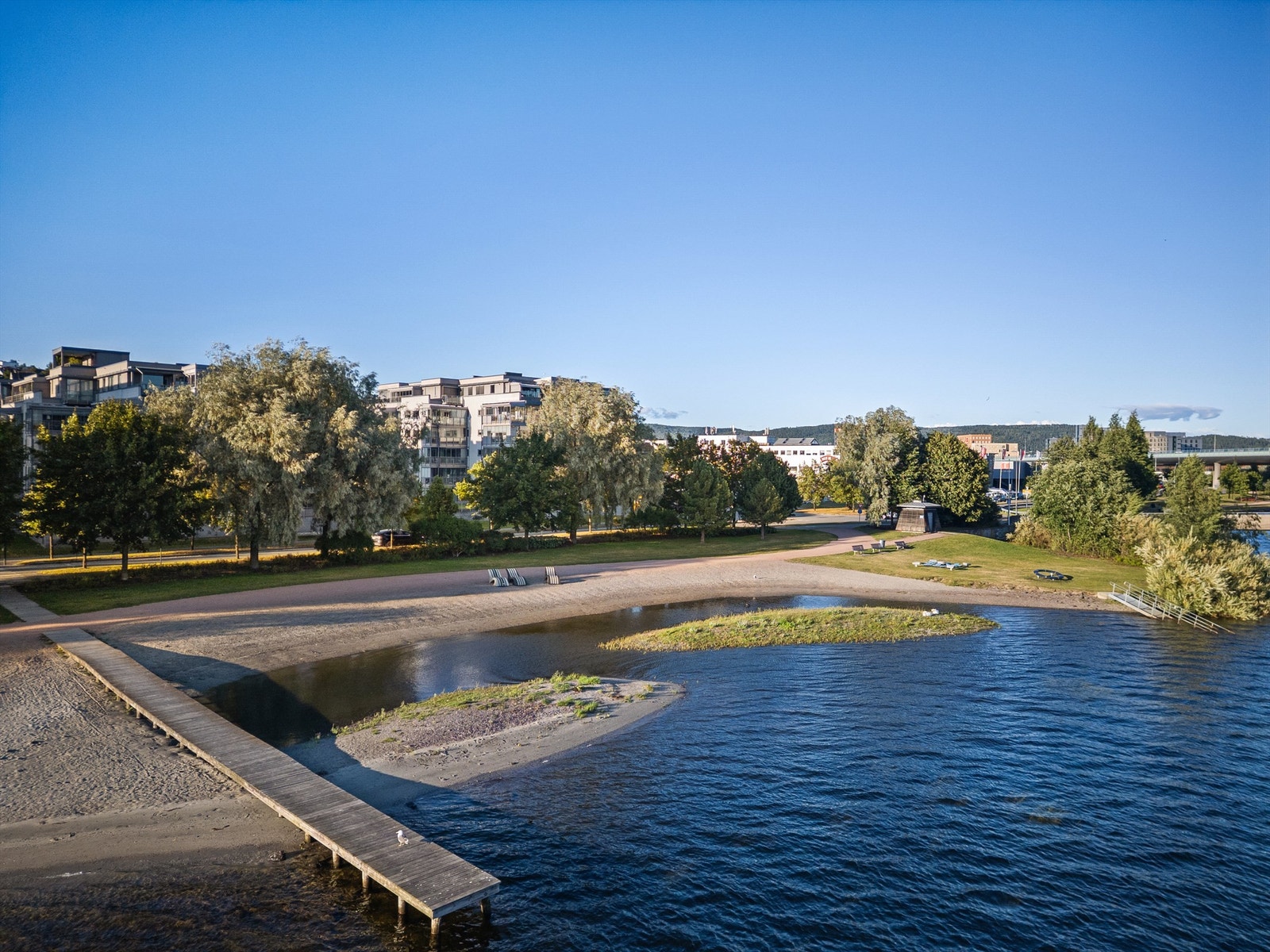 Umiddelbar nærhet til strandpromenaden langs Drammenselva. Galleribilde
