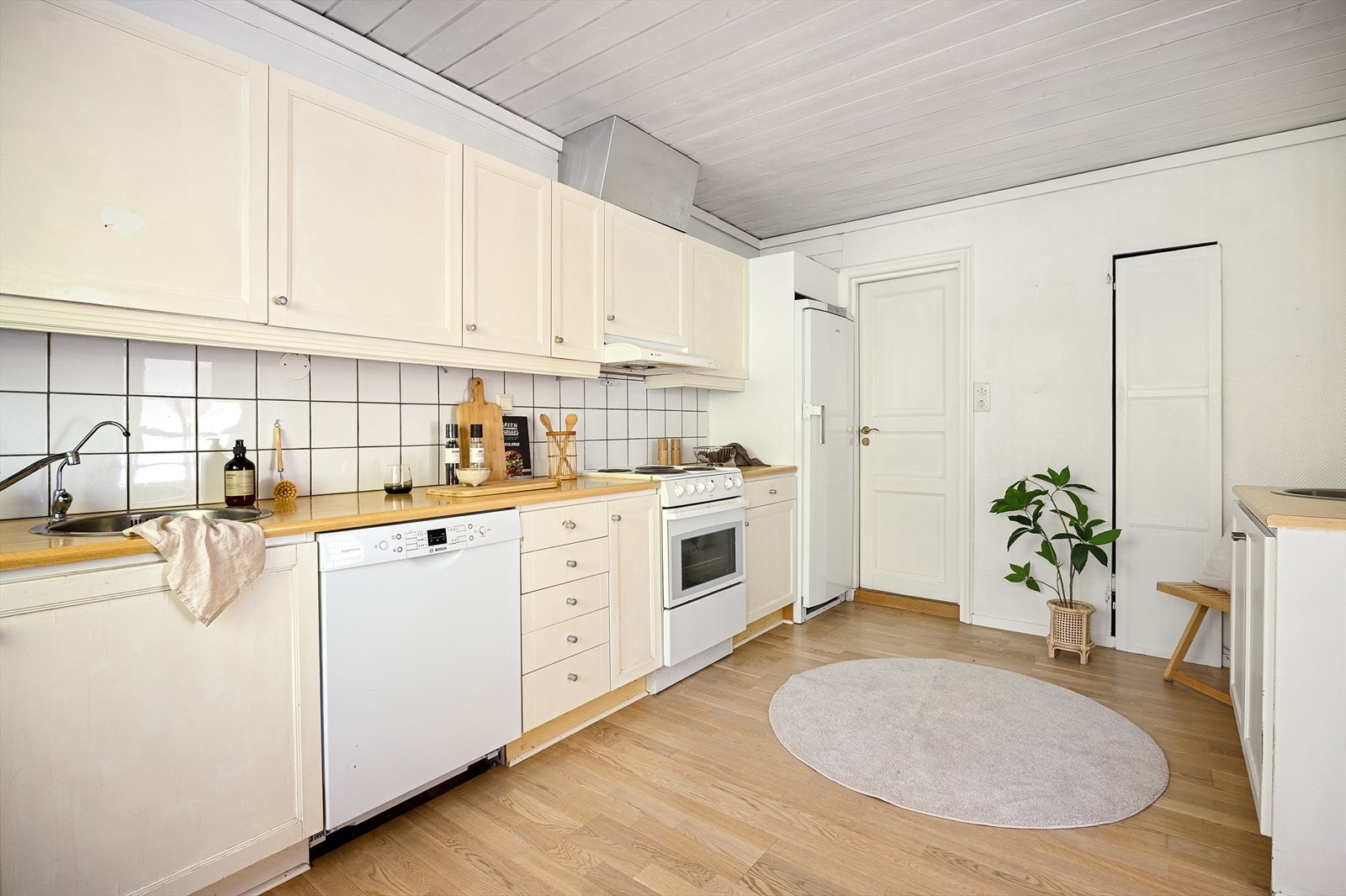 Kjøkkenet er på ca. 14,6 m² og ligger separat fra oppholdsrommene. Galleribilde