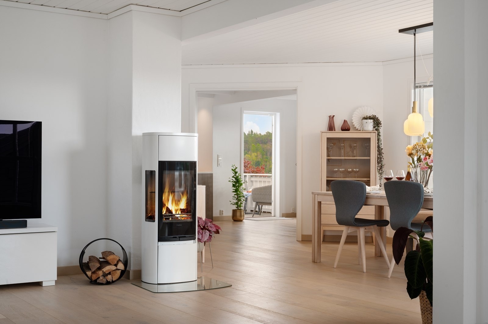 - Merk deg at boligen har peis både i underetasje, samt hovedetasje for å sikre god temperatur selv i vinterhalvåret - Galleribilde