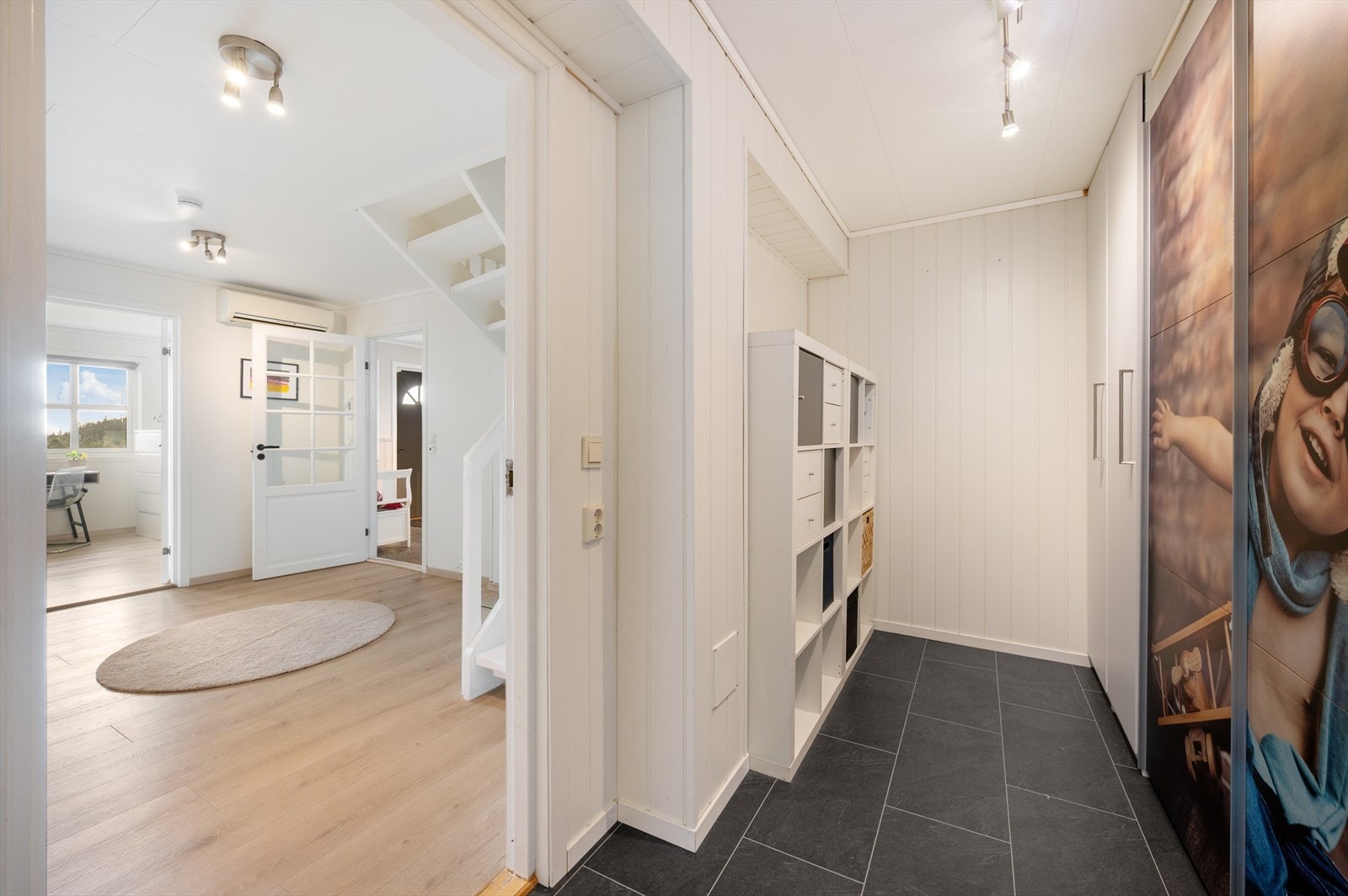 - Et flott bodareal med god plass til oppbevaring - Galleribilde