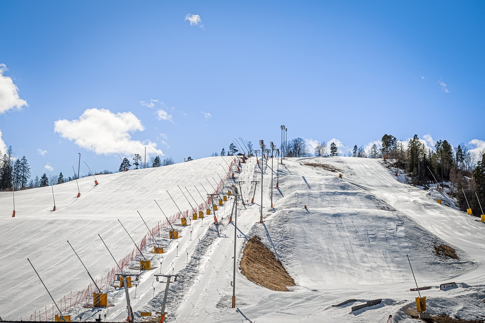 Ski in/ski out - Kirkerudbakken skisenter ligger like ved boligen Galleribilde