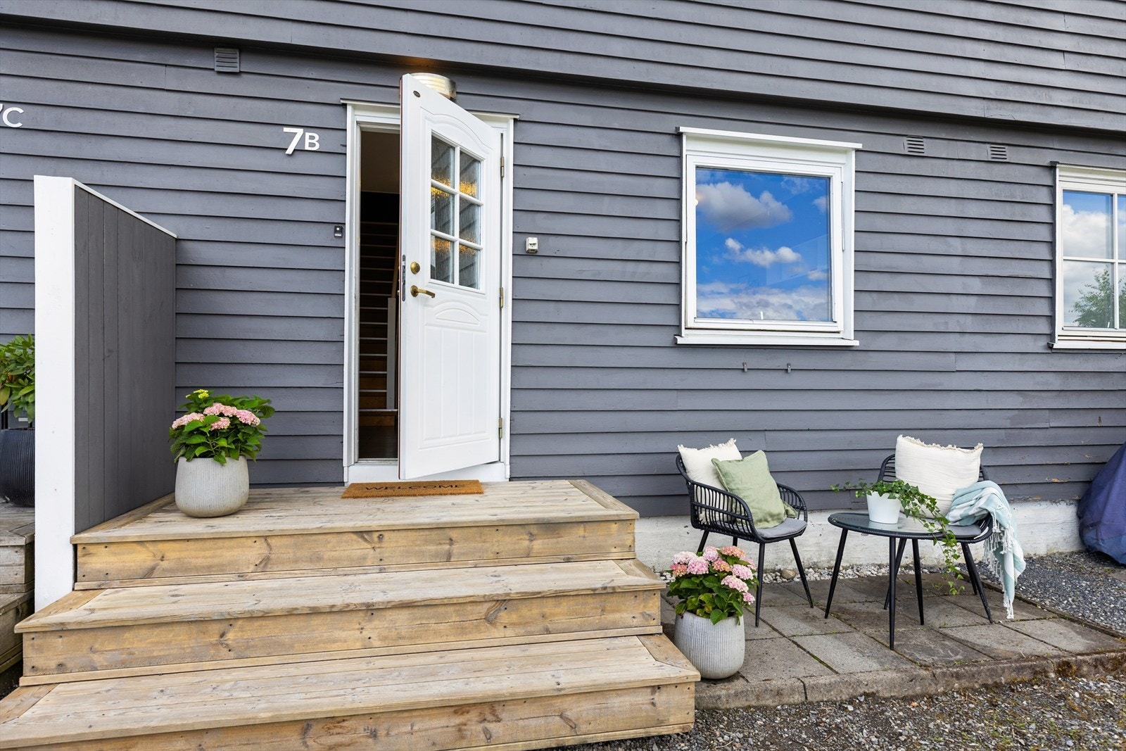 Her kan man nyte morgensolen og utsikten Galleribilde