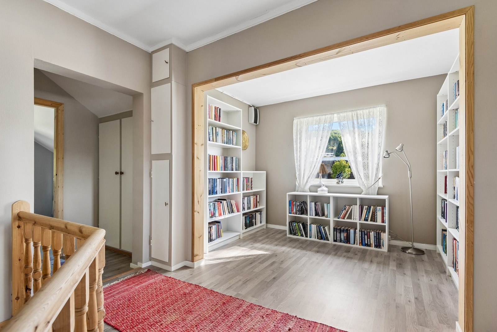 Bibliotek, eventuelt soverom Galleribilde