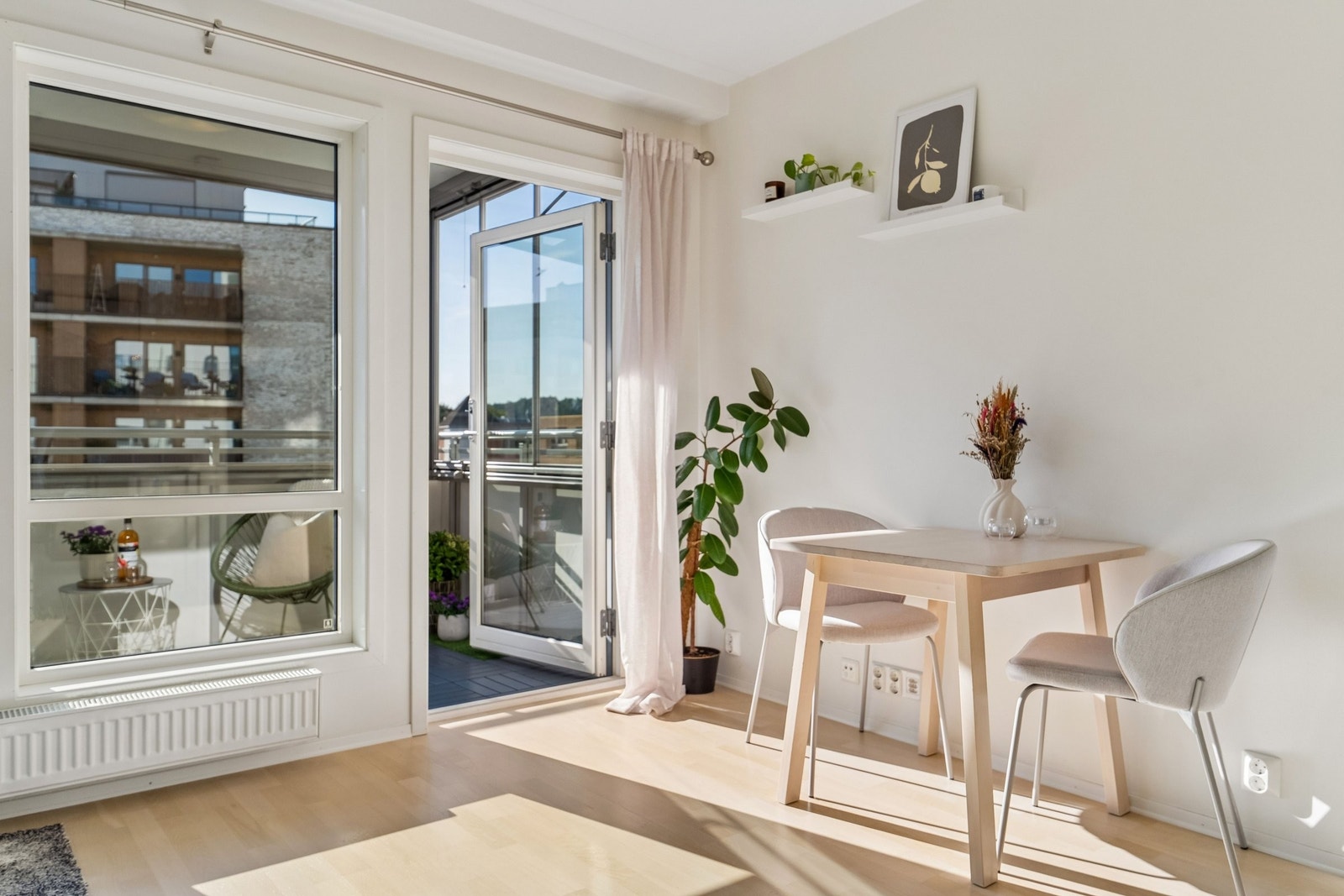 En koselig plass å nyte frokost og morgenkaffe. Galleribilde