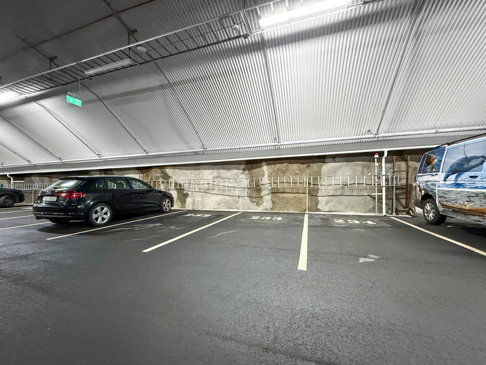 Parkeringsplass i felles parkeringshus kan leies mot et tillegg på 1.800 kr per måned. Galleribilde