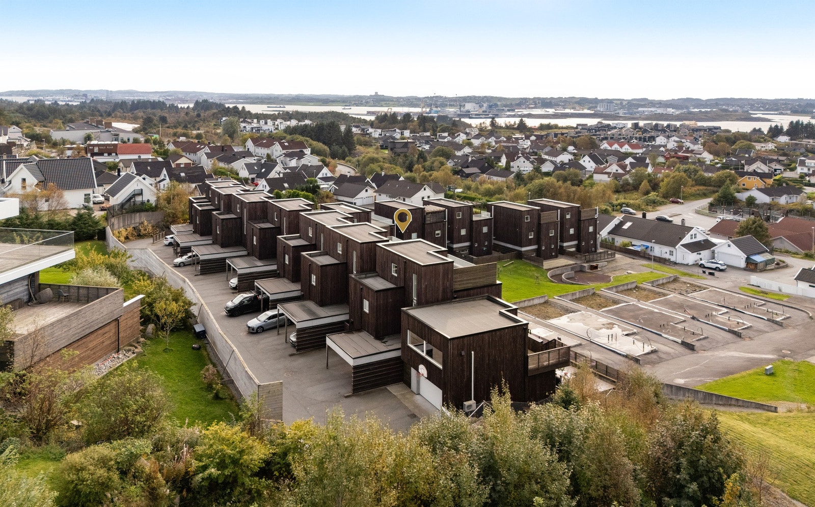 Velkommen til Solhaugvegen 32 C- presentert av Leiv Helge Kaldheim v/PrivatMegleren - Foto: Panomax Studio AS