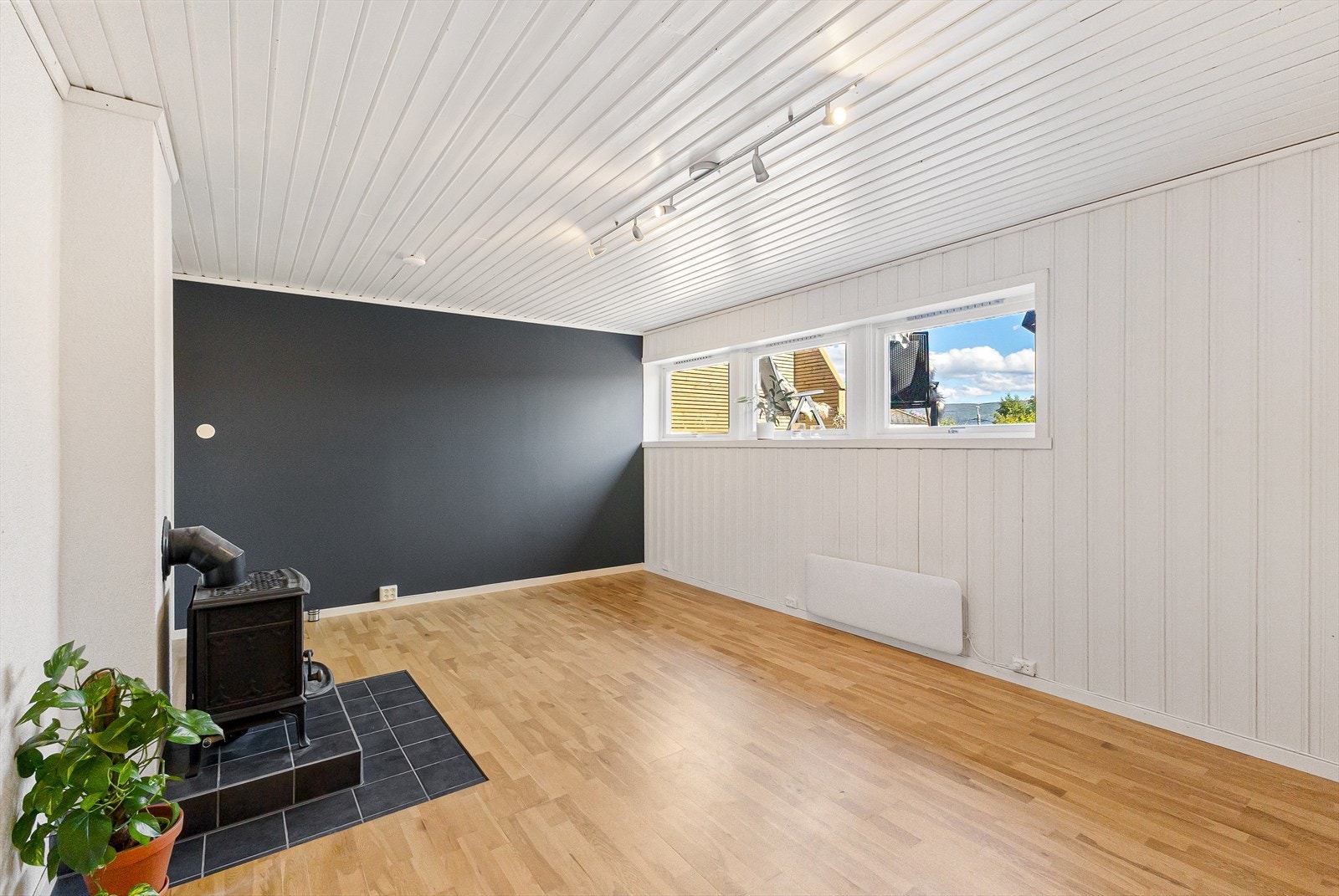 Kjellerstuen er romslig og er tilknyttet hovvedelen. Galleribilde