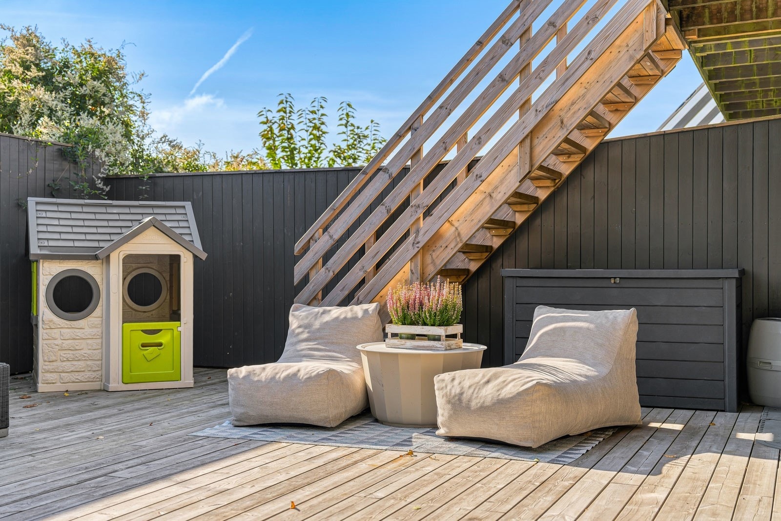Trapp ned til terrasse (ny i 2024) Galleribilde