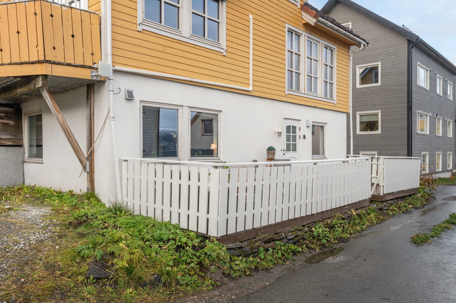 Parkering og terrasse med gangavstand til sentrum!