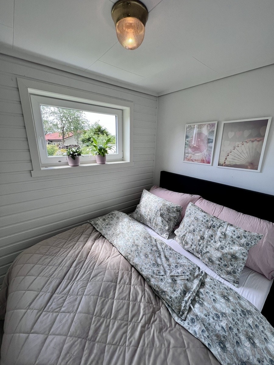 Fin utsikt mot hage i et rolig område. Galleribilde