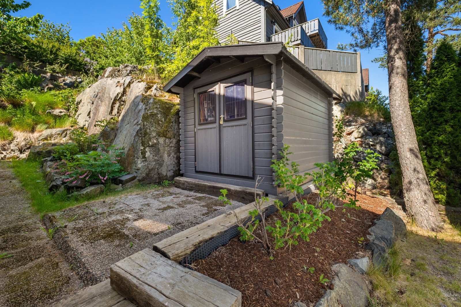 Praktisk bod og god lagringsplass utvendig. Galleribilde