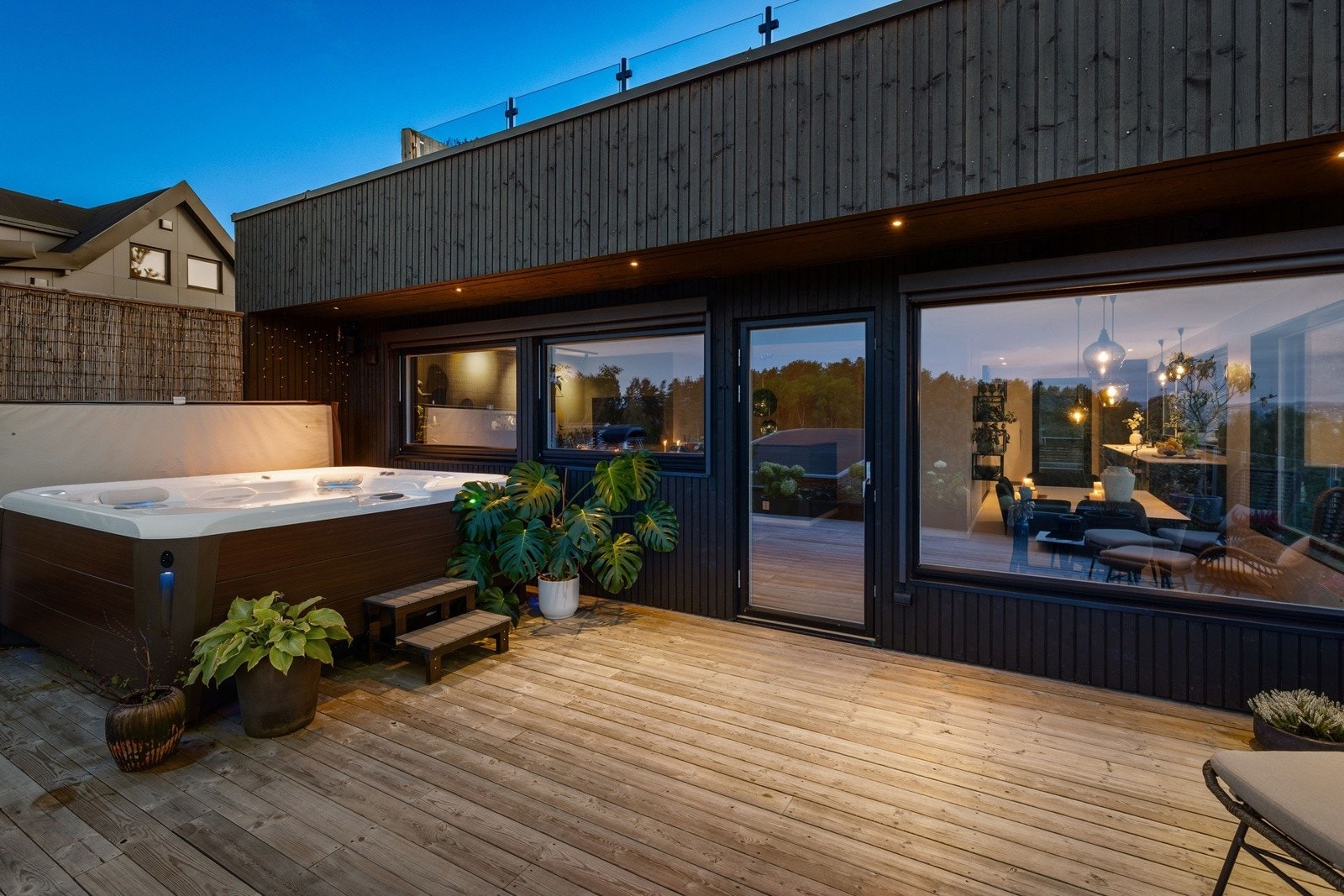 Priavtmegleren Park v/Thor Vegard Bjørnerud har gleden av å presentere Liaveien 27B! En fantastisk oppgradert enebolig m/spektakulær utsikt over Oslo Galleribilde