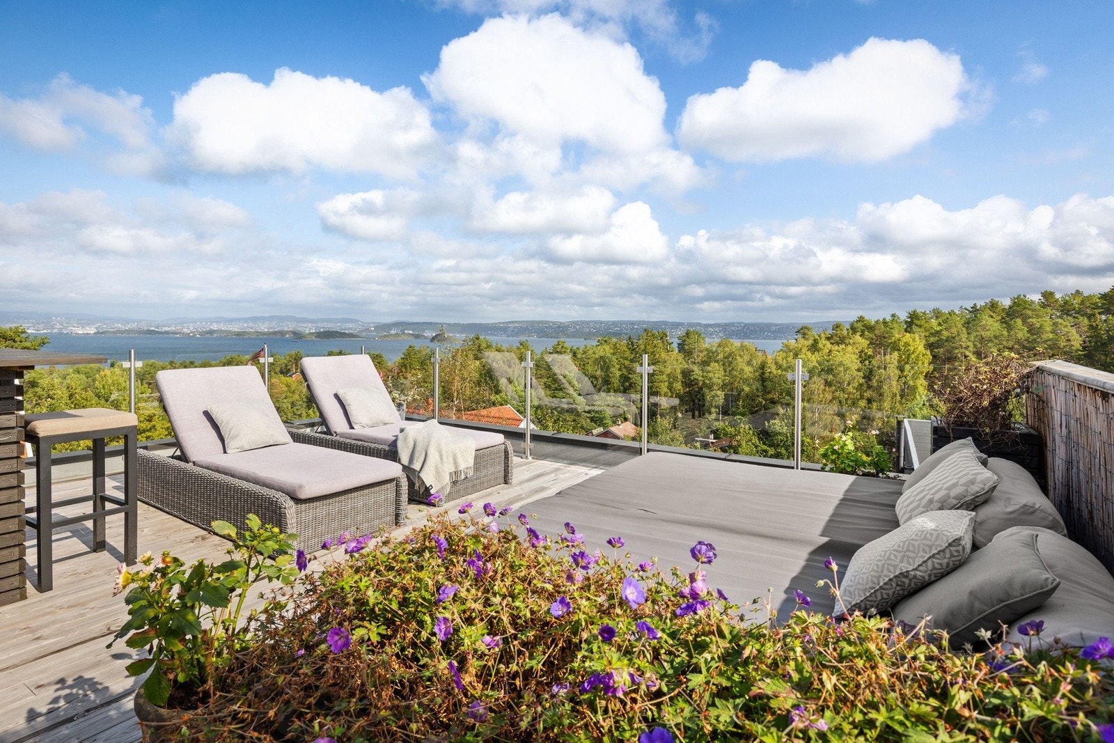 Boligen har 2 verandaer og en 1 takterrasse. Galleribilde