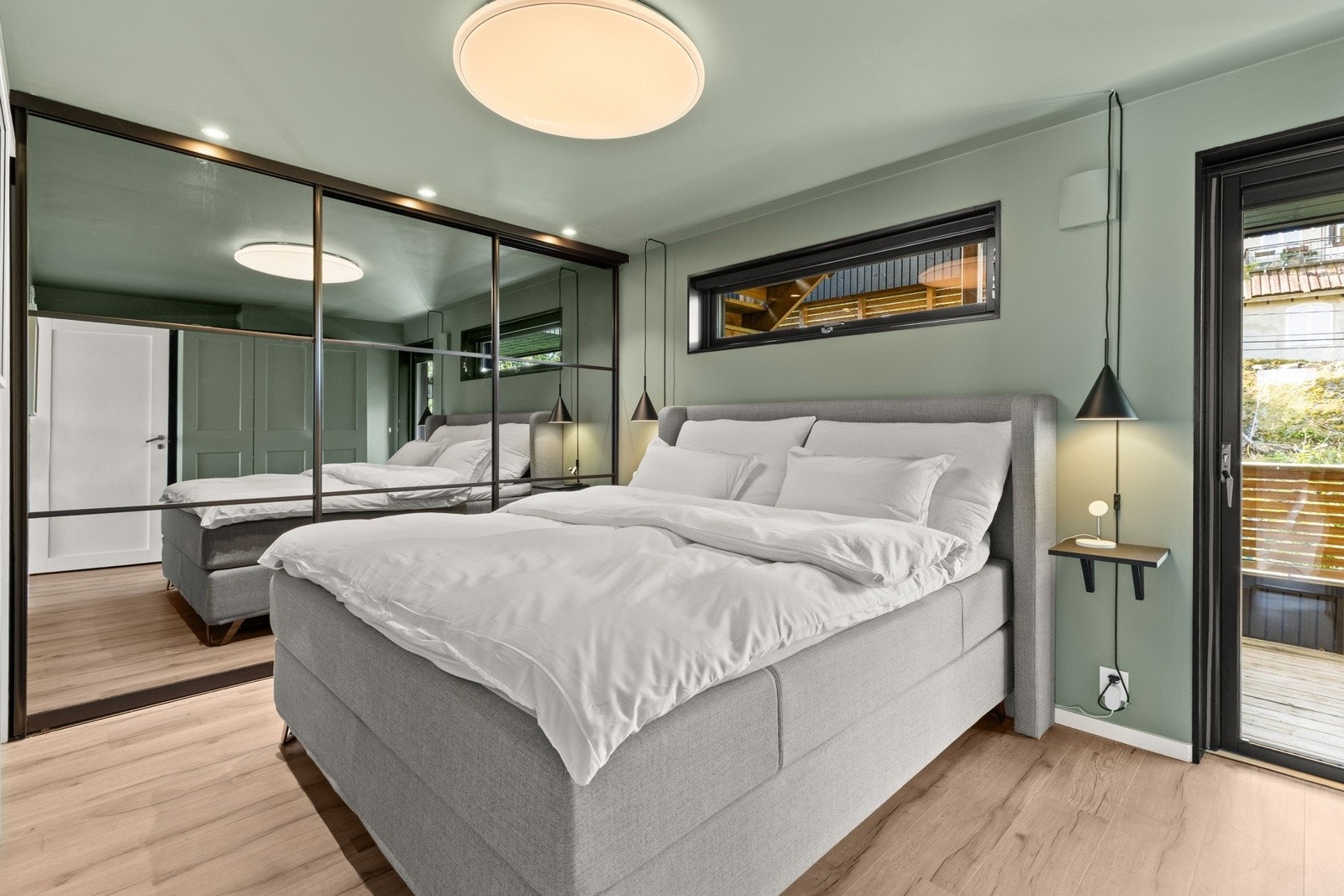 Det er 4 soverom i boligen hvorav hovedsoverommet ligger i 2. etasje Galleribilde