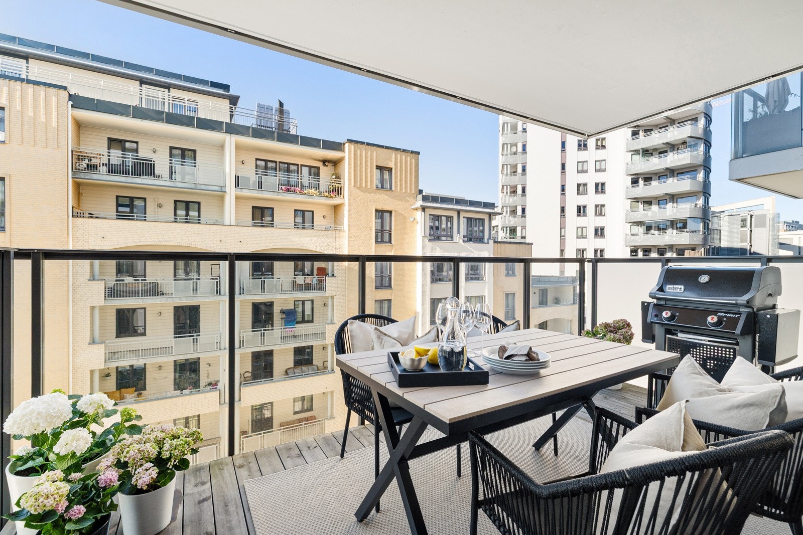 Velkommen til Middelthuns gate 17D - Lars Jakob Aarak har gleden av å presentere denne flotte 3-roms leiligheten med balkong og høy standard. Foto: Aakermann Photography Galleribilde