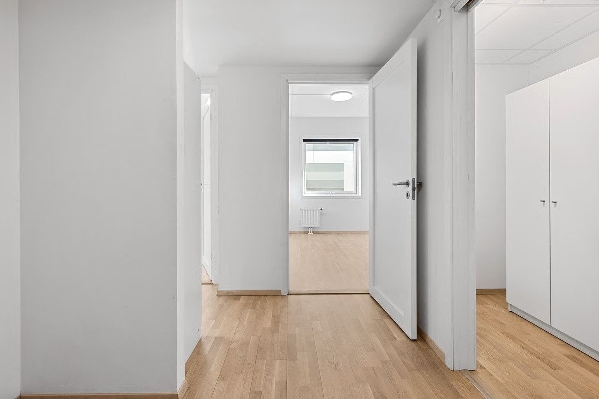 Entre, inngang til soverom og innvendig bod Galleribilde