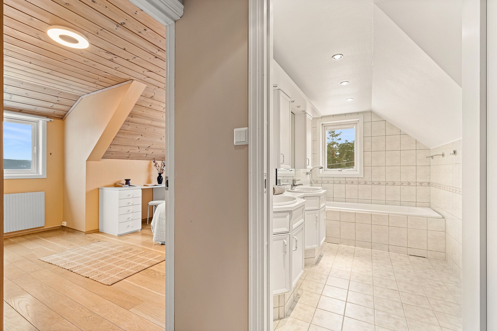 Badet har inngang fra gangen, samme som alle soverom. Praktisk god løsning for alles bruk Galleribilde