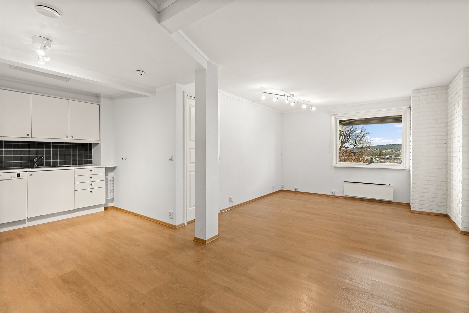 Stue i hybelen med åpning løsning mot kjøkken Galleribilde