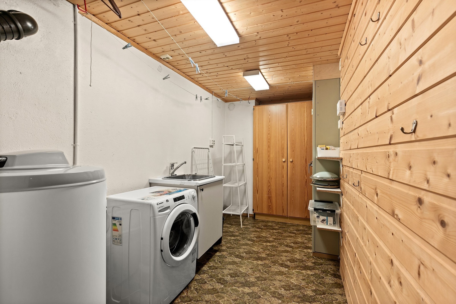 Vaskerom i hybelen. Det er satt inn vannmåler også i hybelen Galleribilde