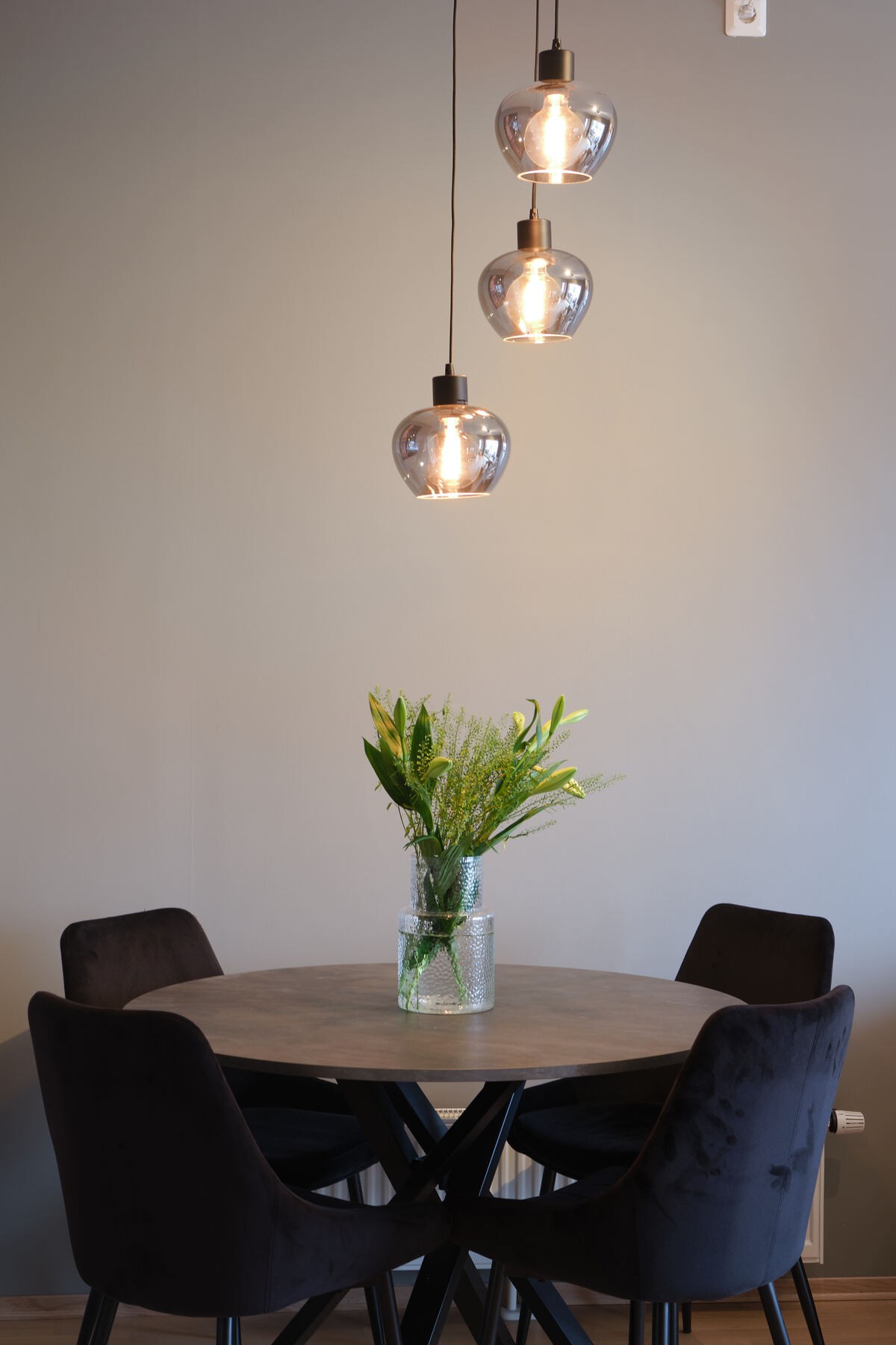 Fin plass til spisebord i enden av rommet Galleribilde