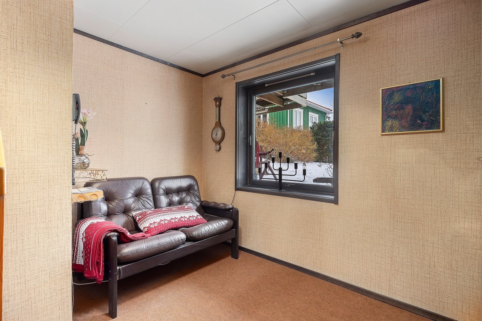 Etasjen fremstår med eldre standard og har behov for oppgradering, men gir samtidig et betydelig potensial for deg som ønsker å videreutvikle boligens totale bruksareal etter egne behov. Galleribilde