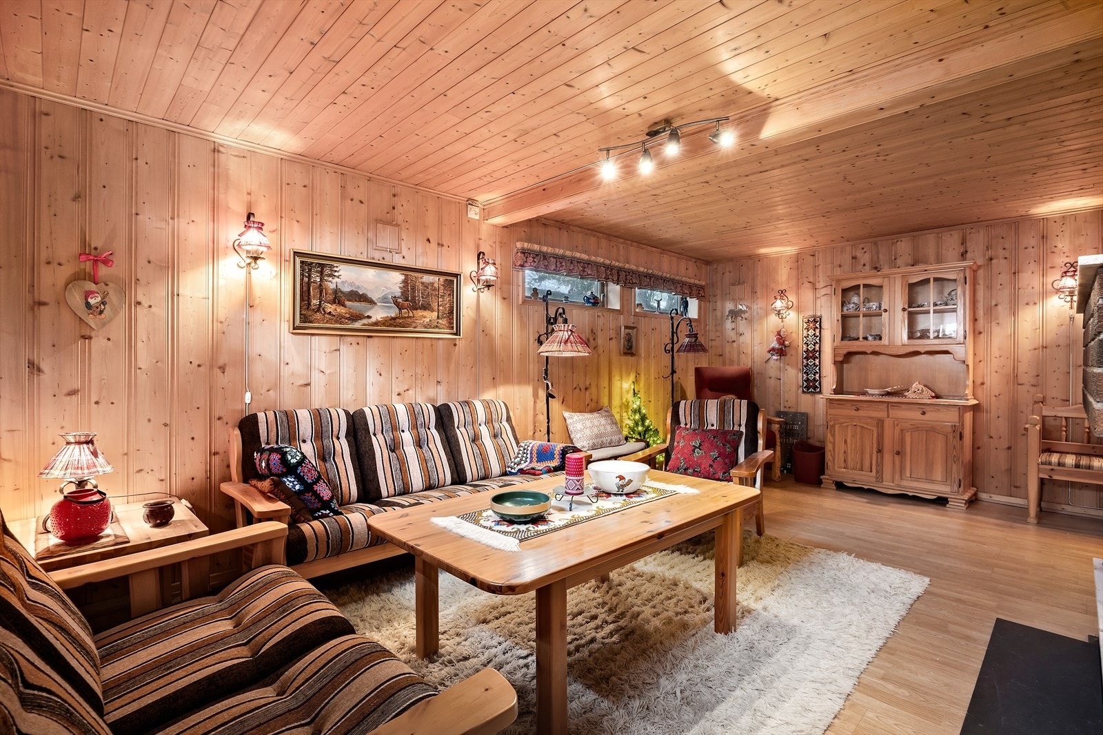 Kjellerstuen gir fleksible bruksmuligheter, som TV-stue, lekerom eller hobbyrom. Galleribilde