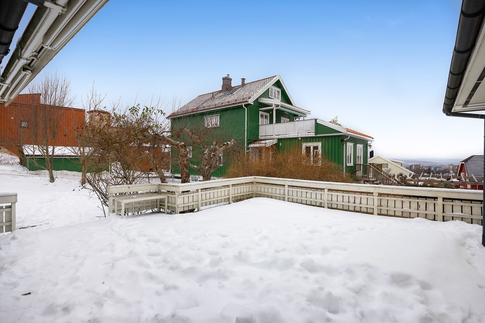 Området byr også på et bredt spekter av fritidsaktiviteter og rekreasjonsmuligheter. Bare 550 meter fra boligen ligger Disenjordet, og 1,3 kilometer unna finner du Muselunden med fotballbaner og frisbeegolfbane. Galleribilde