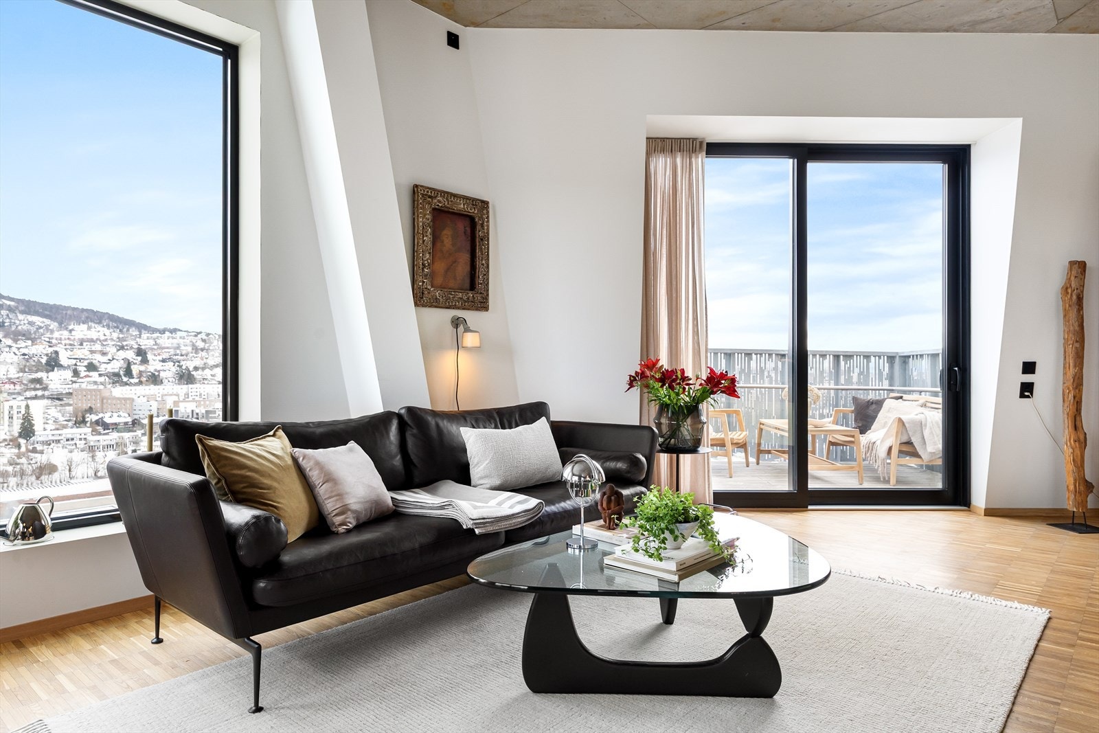 Leiligheten er utstyrt med hybrid ventilasjon med varmegjenvinning, som bidrar til et godt og energieffektivt inneklima. Galleribilde