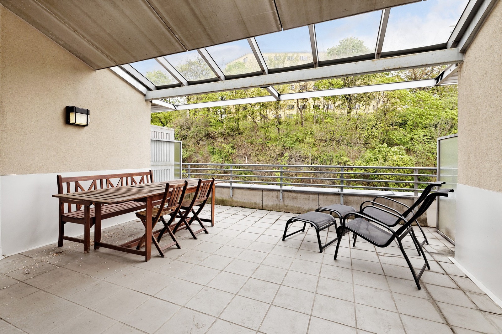 Flott felles takterrasse til bruk for beboere med gode solforhold. Galleribilde