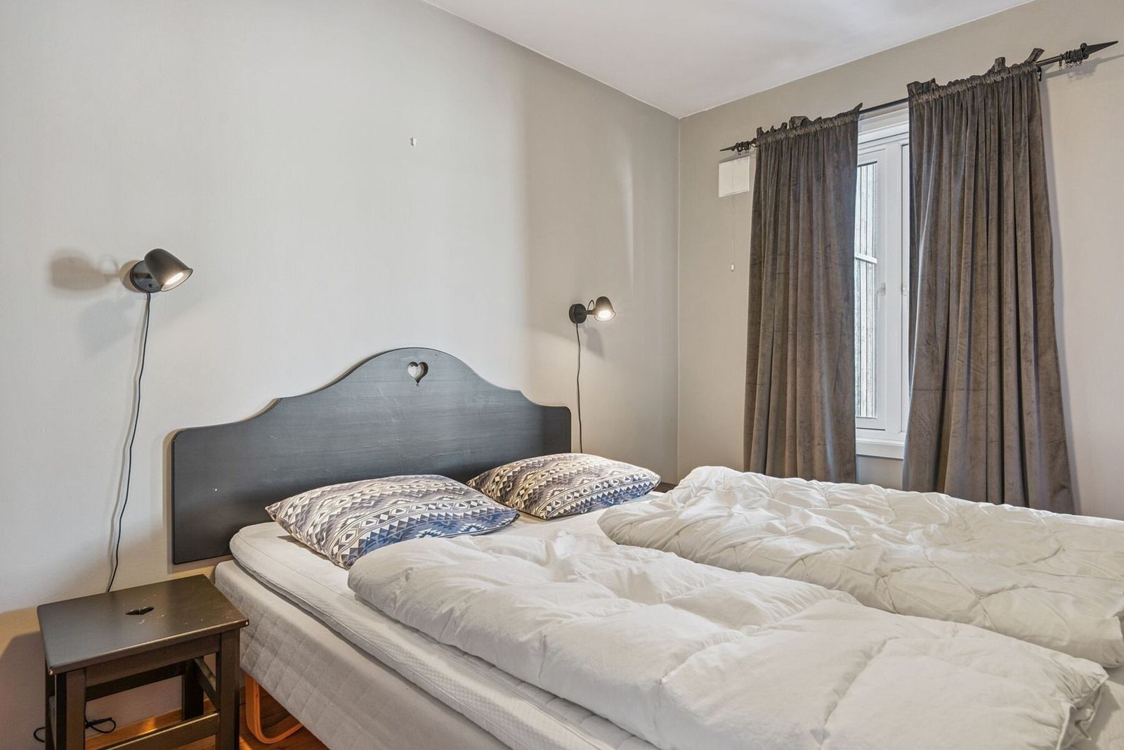 Leiligheten har to soverom. Hovedsoverommet er innredet med en dobbeltseng. Galleribilde