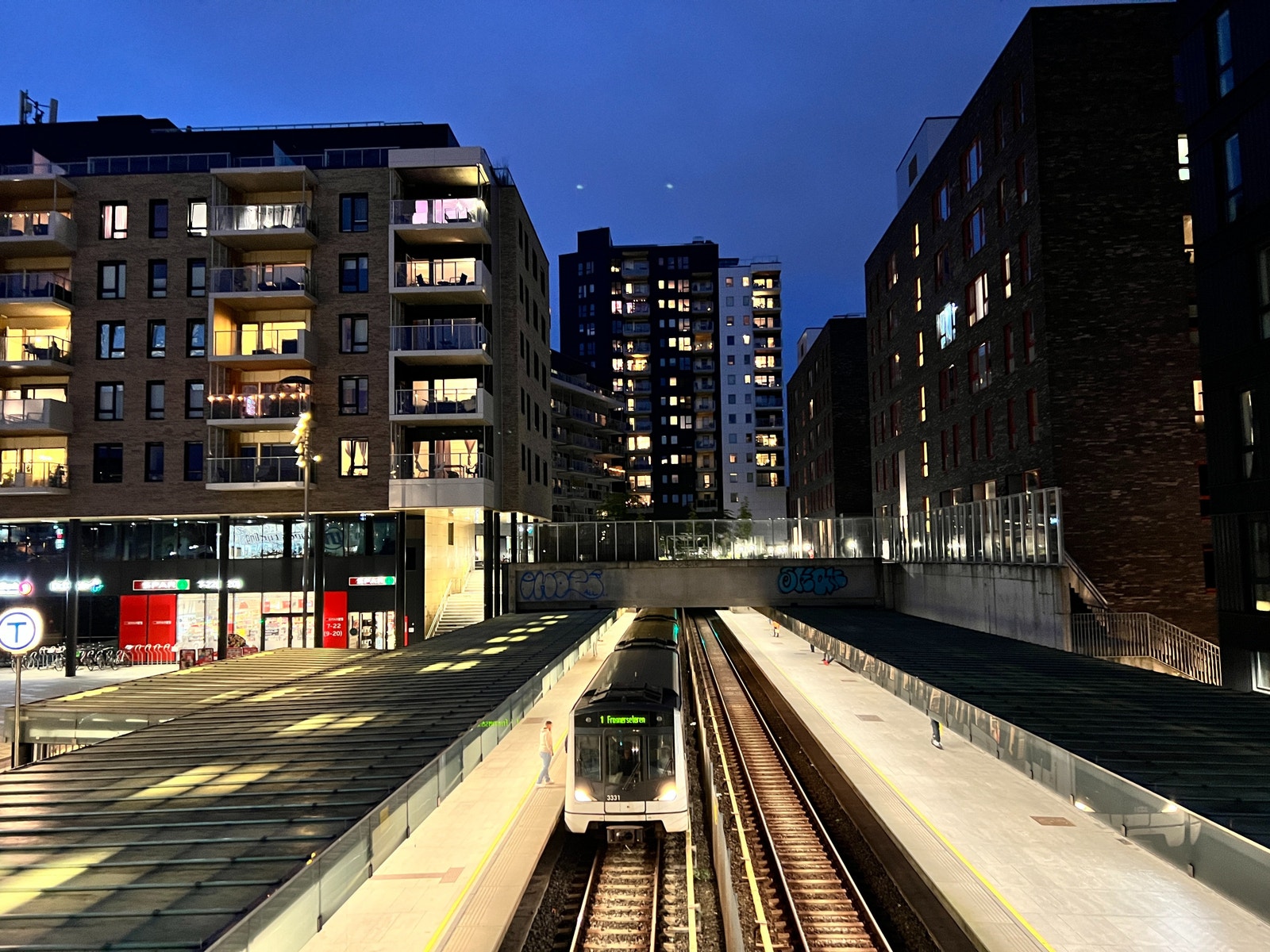 2 minutter å gå til Ensjø T-banestasjon Galleribilde