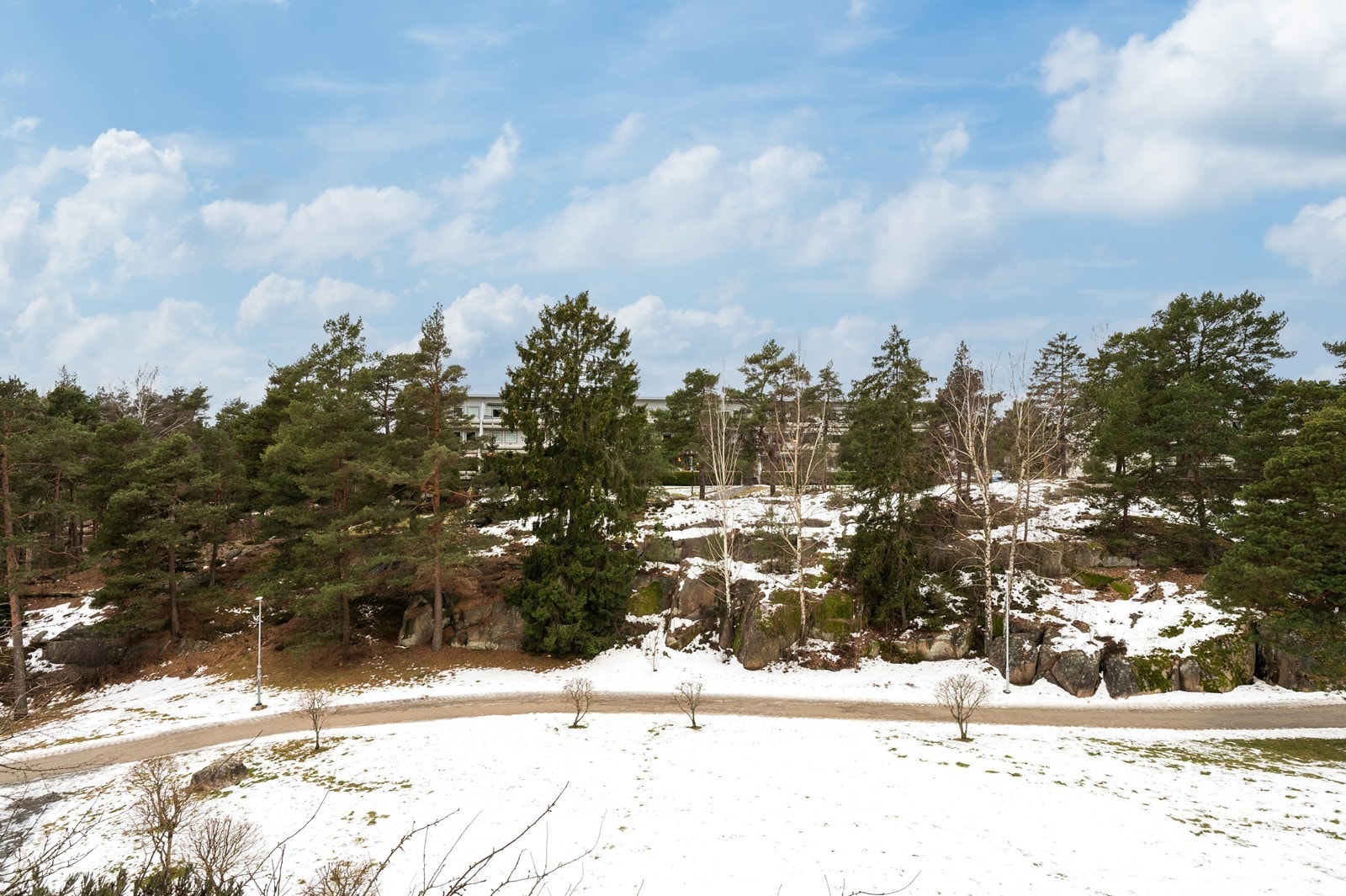 Området byr på nærhet til skog og mark, med fine turmuligheter rett utenfor døren. Galleribilde