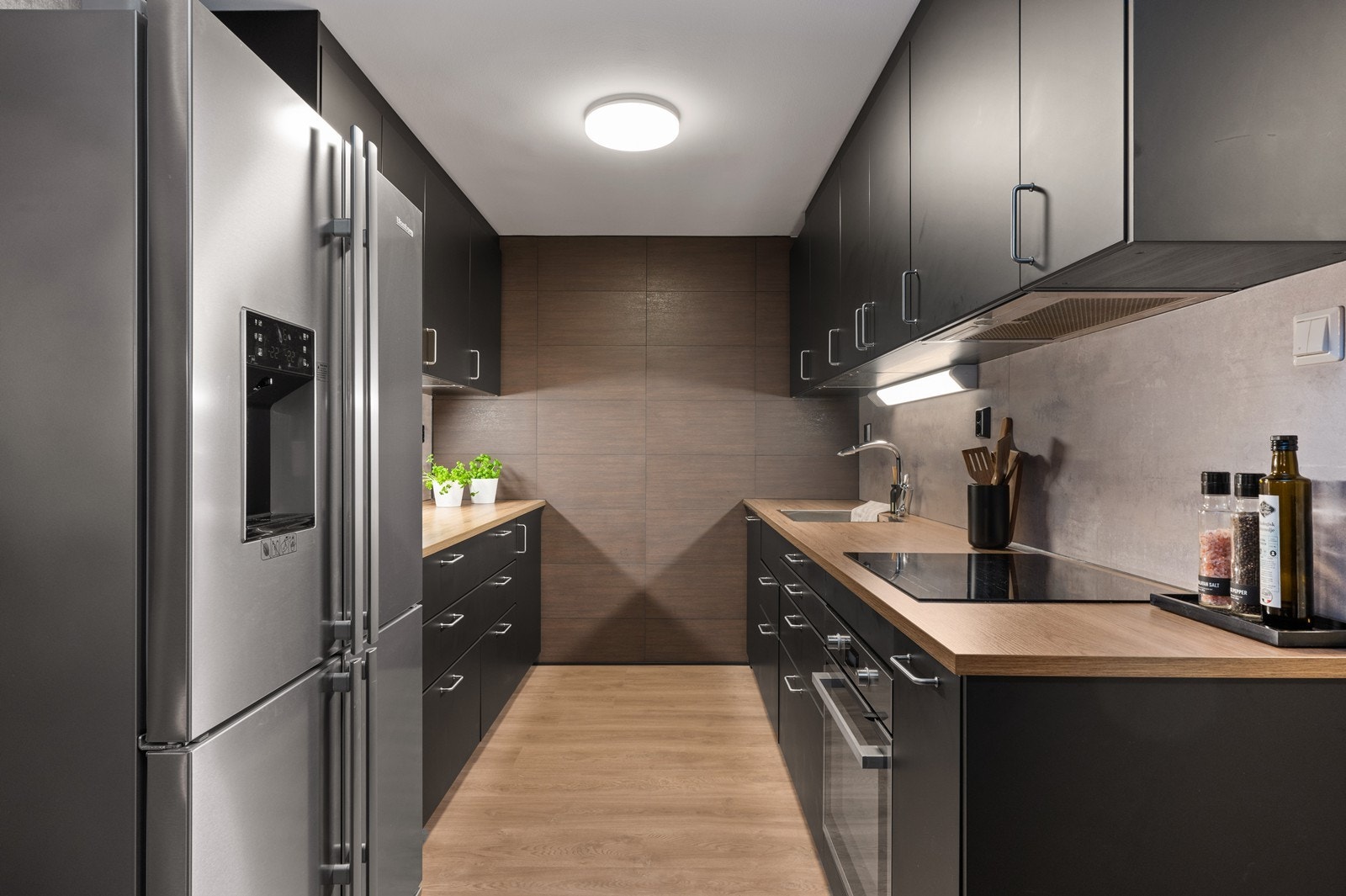 Kjøkkenet ble totalrenovert i 2020 og har en moderne og funksjonell utforming. Galleribilde