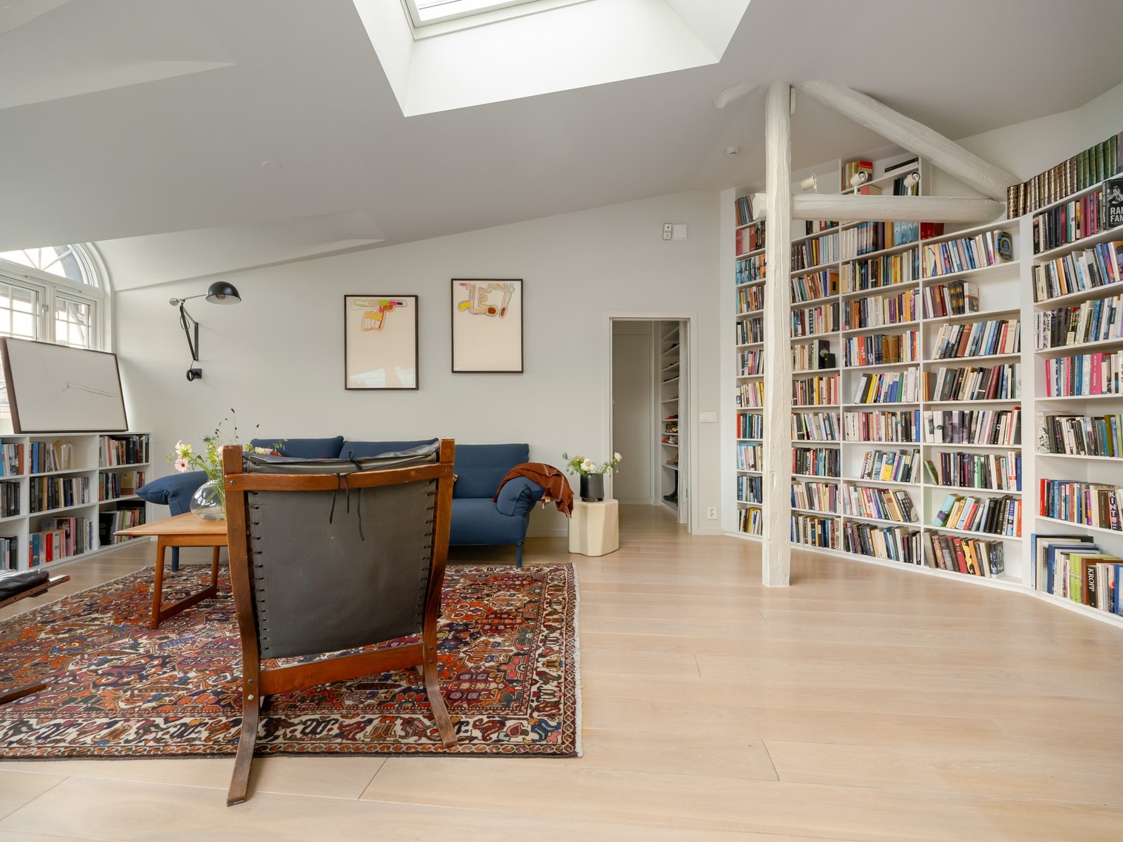 Takvinduene gjør lysforholdene helt spesielle her. Galleribilde