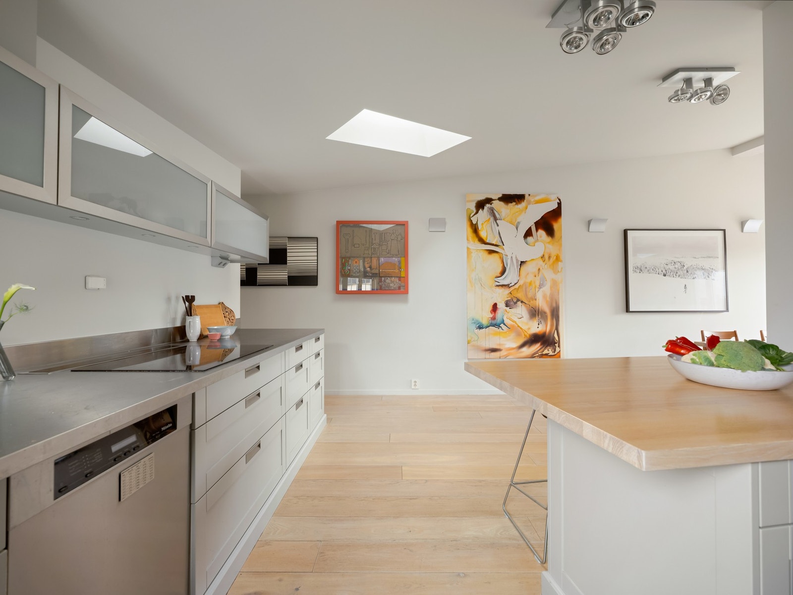 Alle hvitevarer er integrerte og følger selvsagt med. Galleribilde