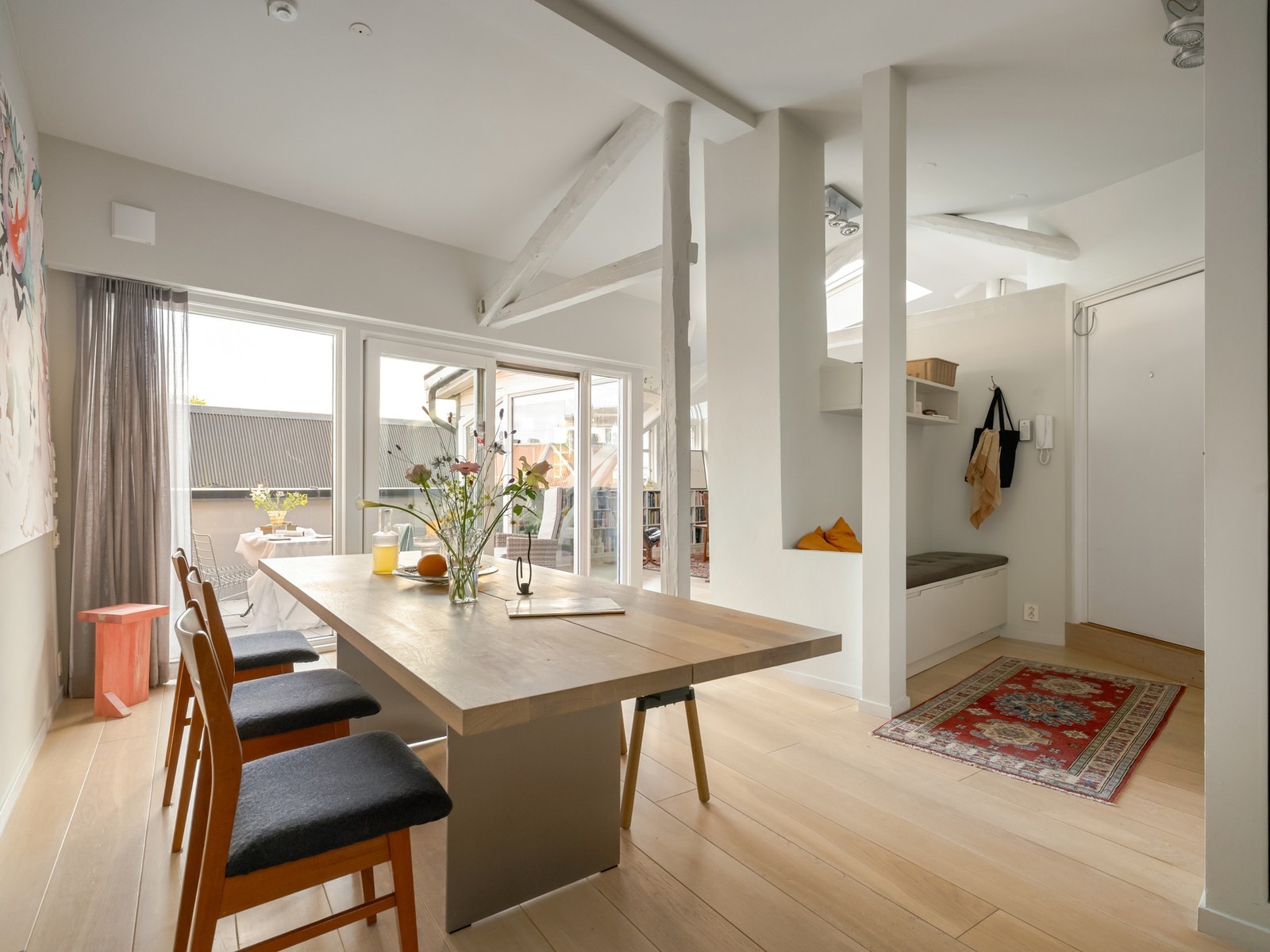 Inne igjen. Galleribilde