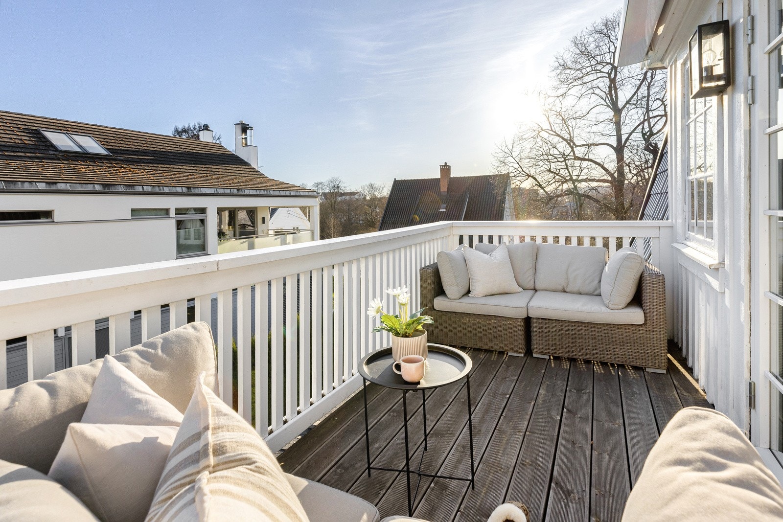 Her er det gode solforhold og plass til utemøbler. Galleribilde
