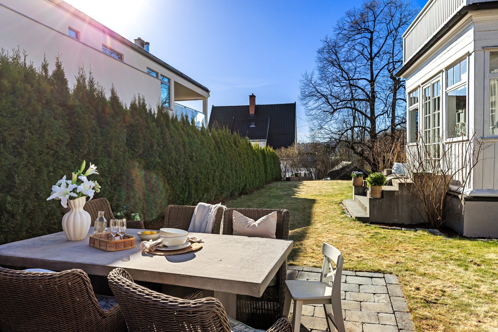 Hageområdet er godt tilrettelagt for barn å leke på, med god plass og skjermet plassering. Galleribilde