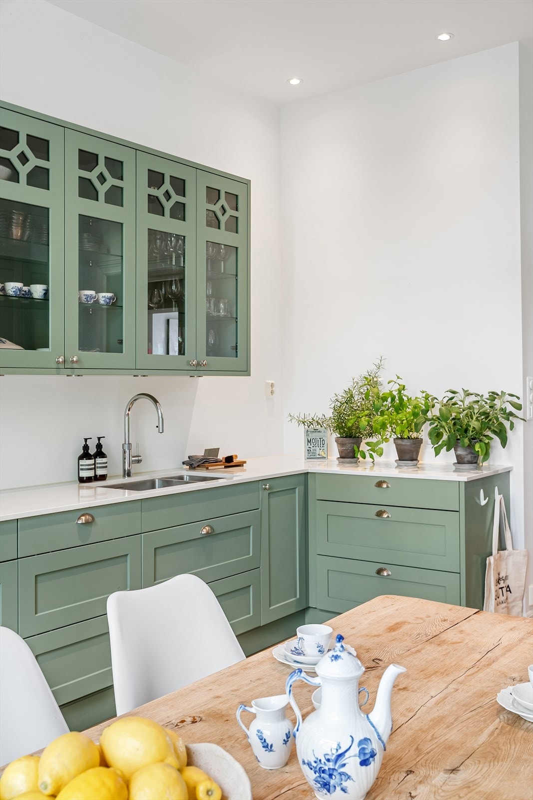 Hvitevarene er integrerte, som gir et sømløst og godt helhetsinntrykk. Galleribilde