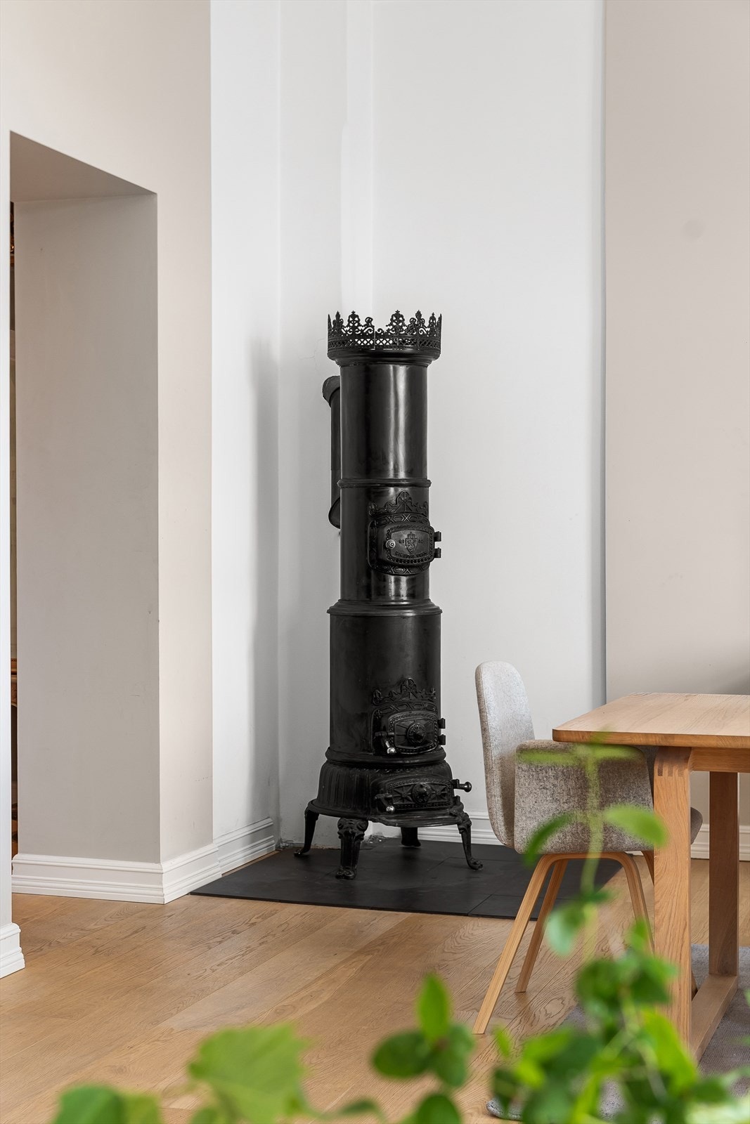 Prinsesseovnen sikrer behagelig, vedvarende varme, samtidig som den bidrar til hyggelig stemning på kalde høst- og vinterkvelder. Galleribilde