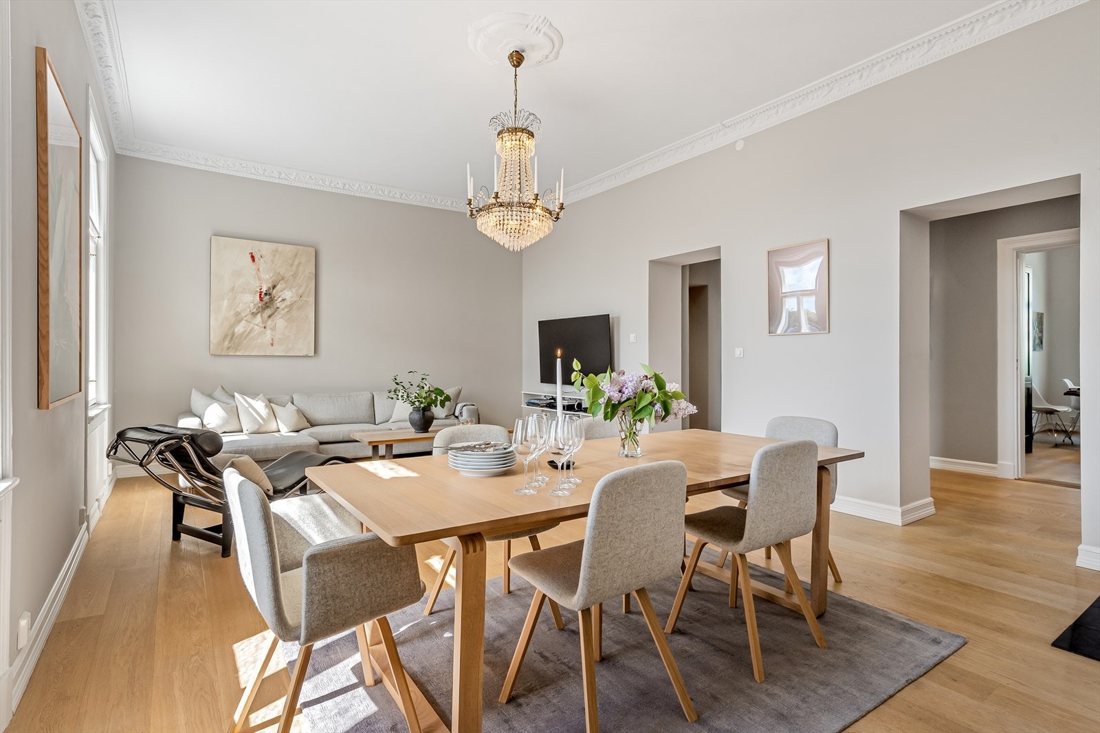 Den gjennomgående planløsningen sikrer optimale lysforhold. Galleribilde